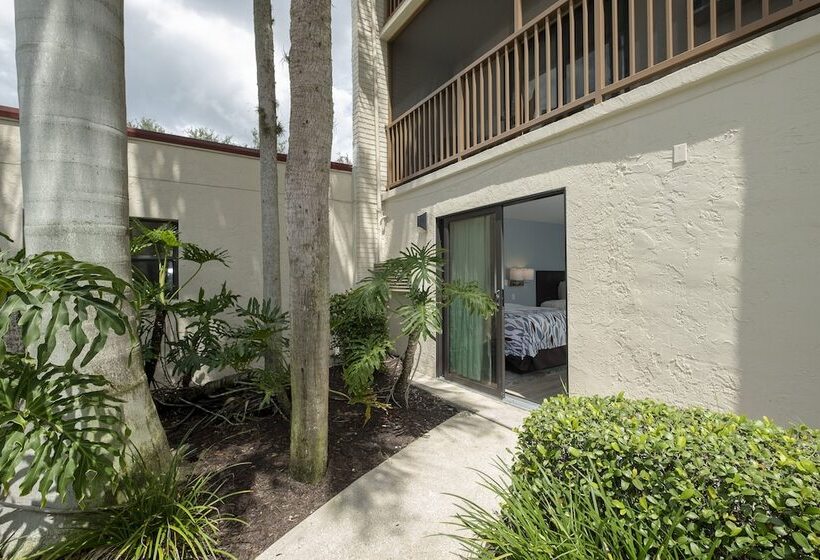 Люкс, Red Roof Inn Plus+ & Suites Naples Downtown 5th Ave S