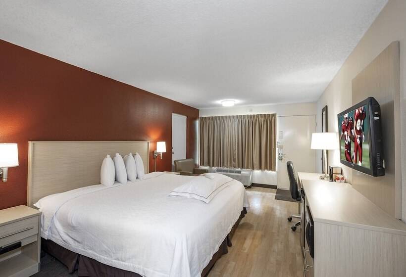 Номер Премиум, Red Roof Inn Plus+ & Suites Naples Downtown 5th Ave S