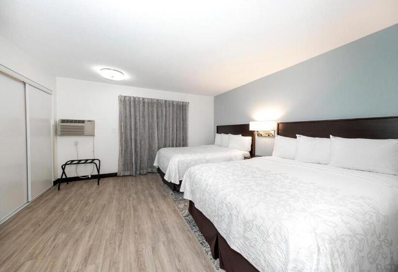 Люкс Адаптированный для Инвалидов, Red Roof Inn Plus+ & Suites Naples Downtown 5th Ave S