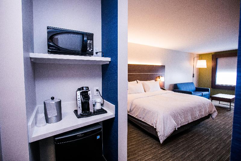 Люкс Кровать Кинг, Holiday Inn Express & Suites Rehoboth Beach, An Ihg