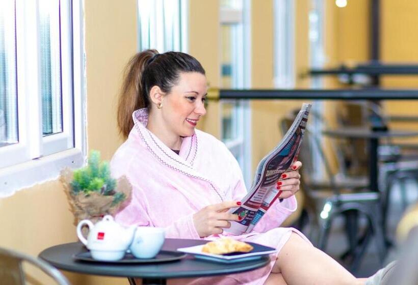اتاق استاندارد یک تخته با بالکن, Timeout Heritage Hotel Zagreb