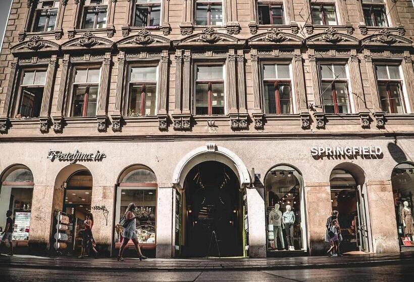 اتاق لوکس با چشم‌انداز شهر, Timeout Heritage Hotel Zagreb