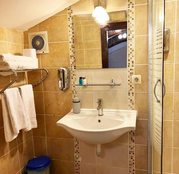Quarto Economy, Cicerone Lodge