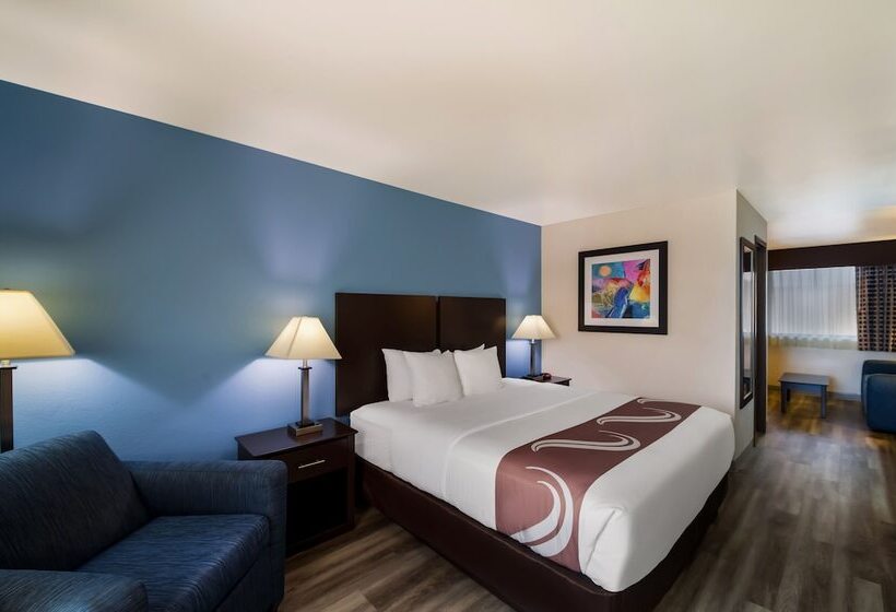 Люкс, Quality Inn & Suites Round Rock