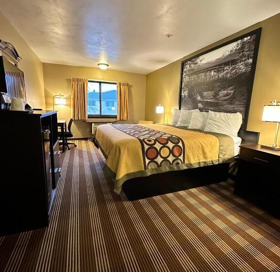 带大床的标准间, Super 8 By Wyndham Eau Claire Wi