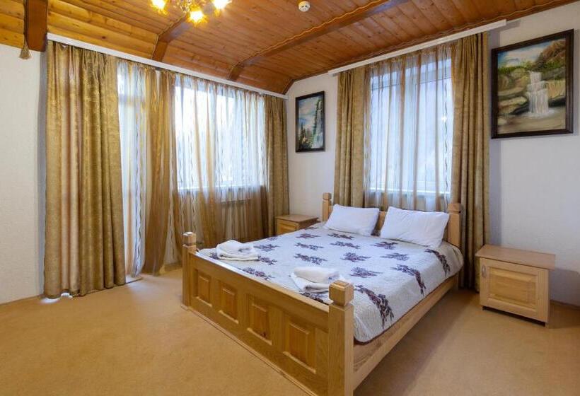 3 Bedroom Suite, у мар яни і назара