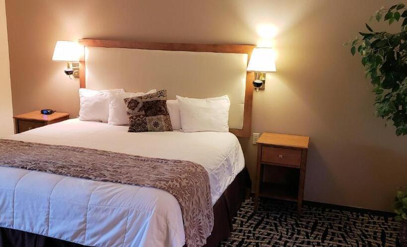 Люкс Кровать Кинг, Stagecoach Inn & Suites
