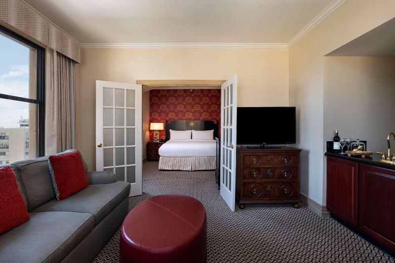 Suite Adaptada per a persones amb mobilitat reduïda, The Stephen F Austin Royal Sonesta