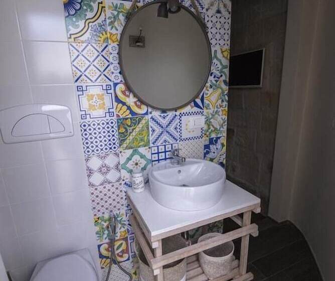 标准间, Home Village B&b
