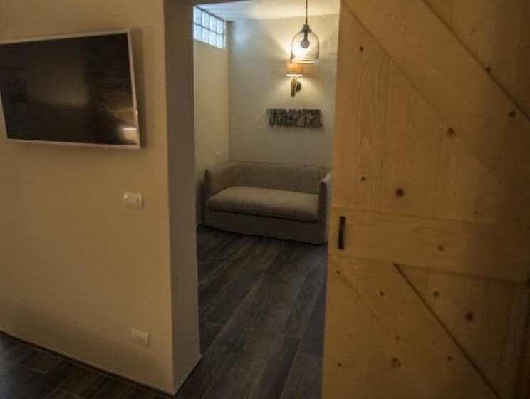 带阳台套房, Home Village B&b