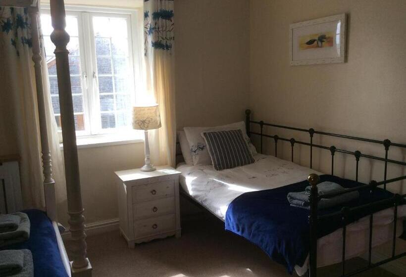 Triple Room Sea View, Haelarcher Farmhouse And Helicopter B&b