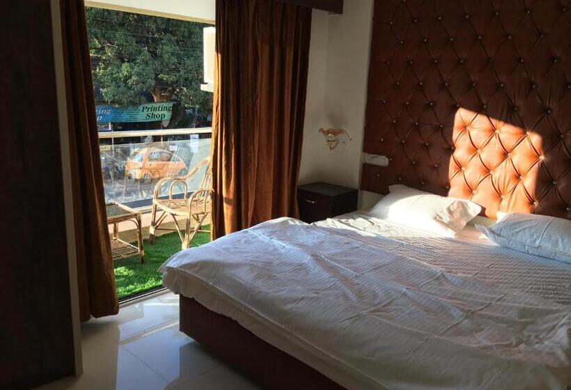 小型套房带阳台, Kesinovo Suites