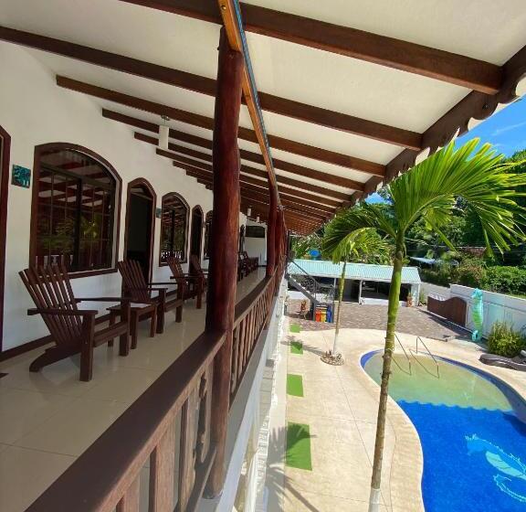 발코니가 있는 4인용 스탠다드 룸, Ocean View Lodge