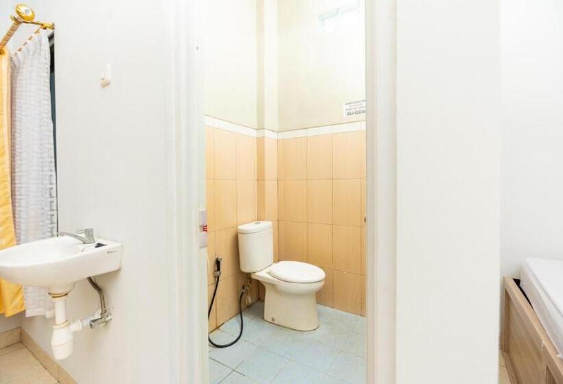 Номер Стандарт, Reddoorz Plus @ Jalan Pumorow Manado