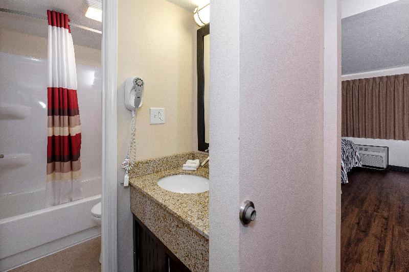 Номер Superior Кровать Кинг, Red Roof Inn Vermillion  U Of South Dakota