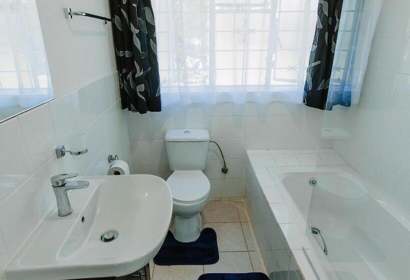 Апартаменты 1 Спальня Вид на Сад, Golden Candle Guest House