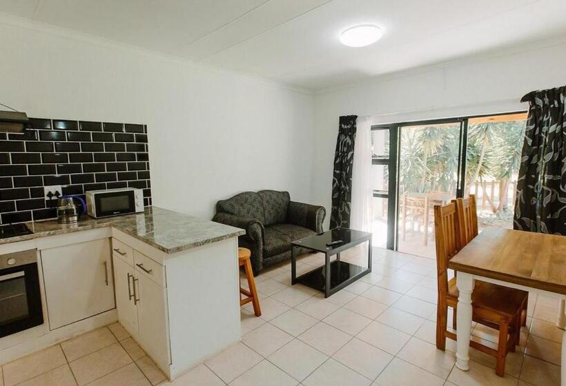 Апартаменты 1 Спальня Вид на Сад, Golden Candle Guest House