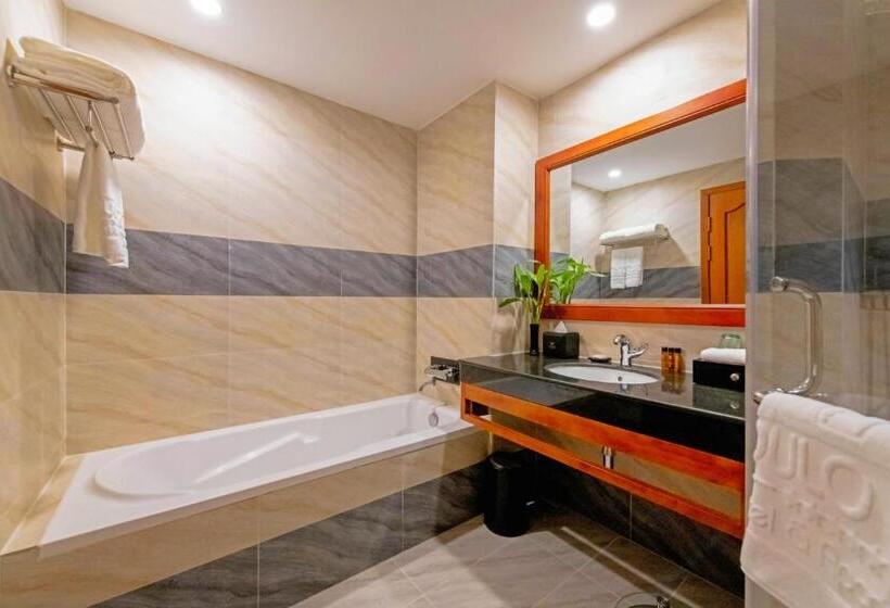 Номер Стандарт с Балконом, Poulo Wai Hotel & Apartment