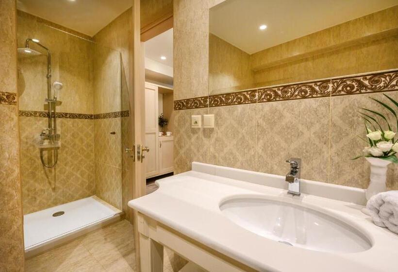 수피리어 트리플 룸, Emerald Suites