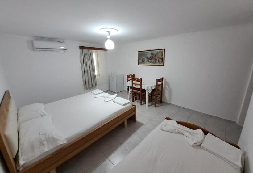 스탠다드 트리플 룸, Guest House Argjiro Castle