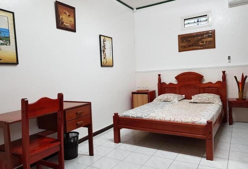 اتاق استاندارد سه نفره, Chez Papa Daya