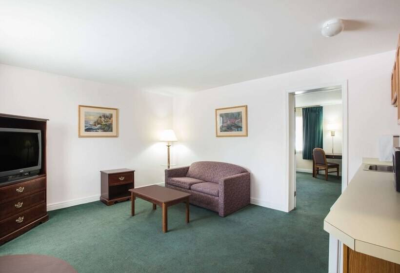 Люкс, Travelodge By Wyndham Lake George Ny