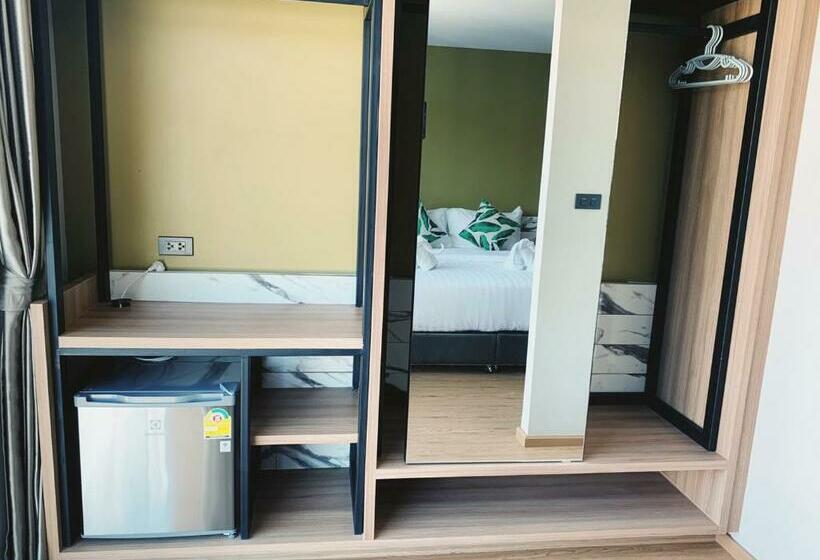 带大床的豪华间, Sky Wave Patong