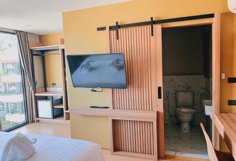 带大床的豪华间, Sky Wave Patong