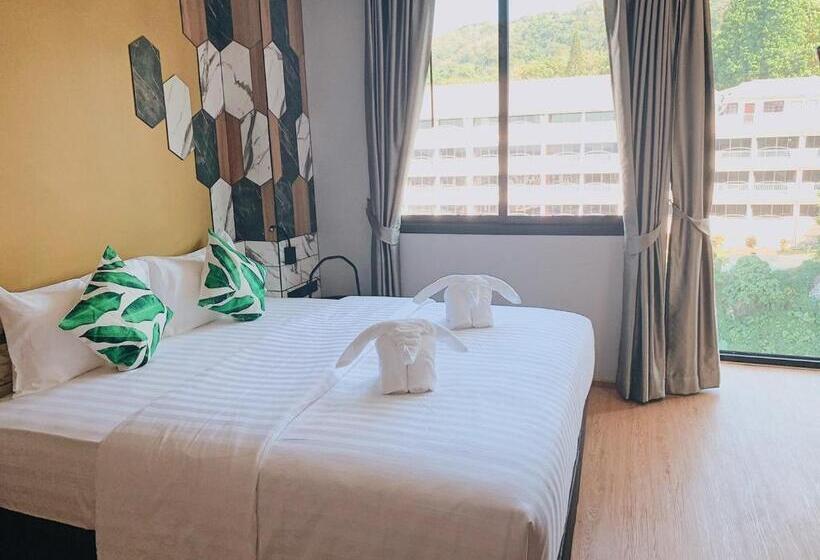 带大床的豪华间, Sky Wave Patong