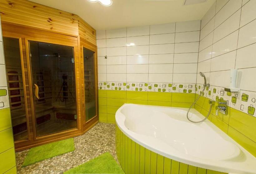 Family Suite, Restaurace A Penzion Bludoveček
