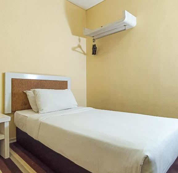 اتاق استاندارد یک نفره, First Residence Hotel By Rvh