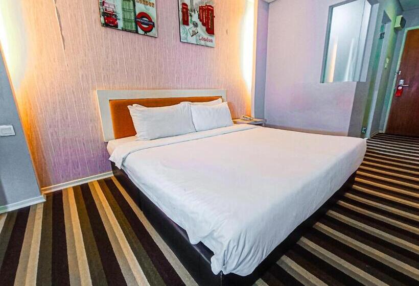 اتاق لوکس با تخت بزرگ, First Residence Hotel By Rvh