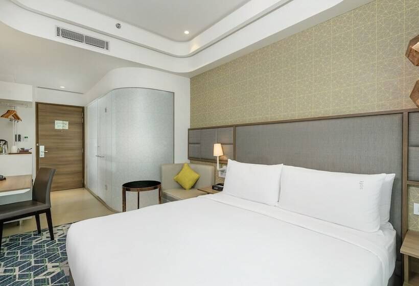 带城市景观及双人床的标准房间, Holiday Inn Gurugram Sector 90, An Ihg