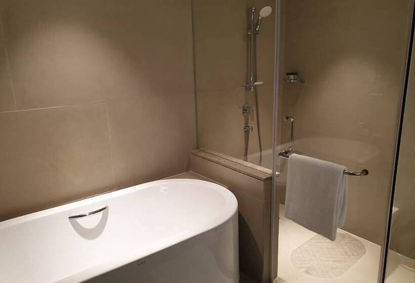 带阳台套房, Holiday Inn Gurugram Sector 90, An Ihg