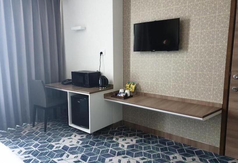 适合残疾人士使用的带超级大床的标准间, Holiday Inn Gurugram Sector 90, An Ihg