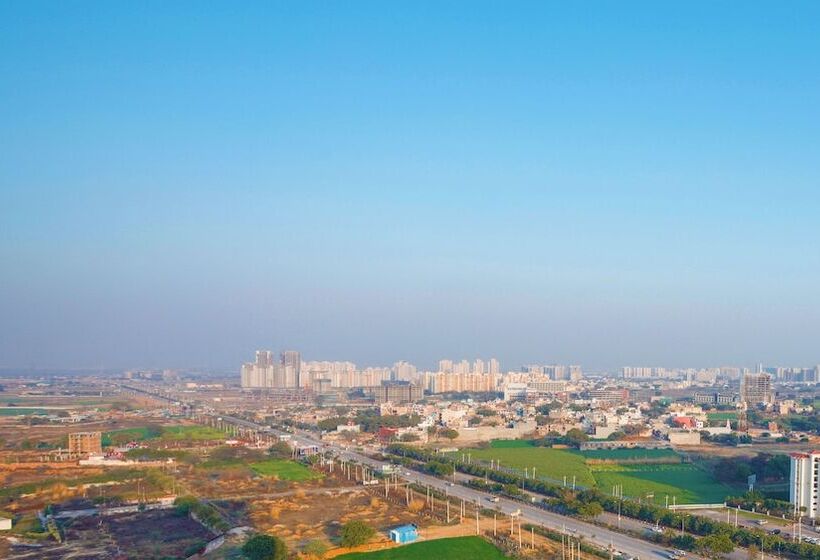 带阳台套房, Holiday Inn Gurugram Sector 90, An Ihg