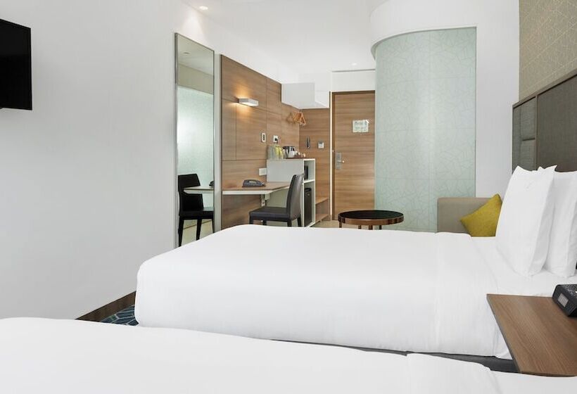 带城市景观及双人床的标准房间, Holiday Inn Gurugram Sector 90, An Ihg