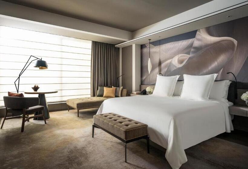 Номер Superior Кровать Кинг, Four Seasons Hotel Tokyo At Otemachi