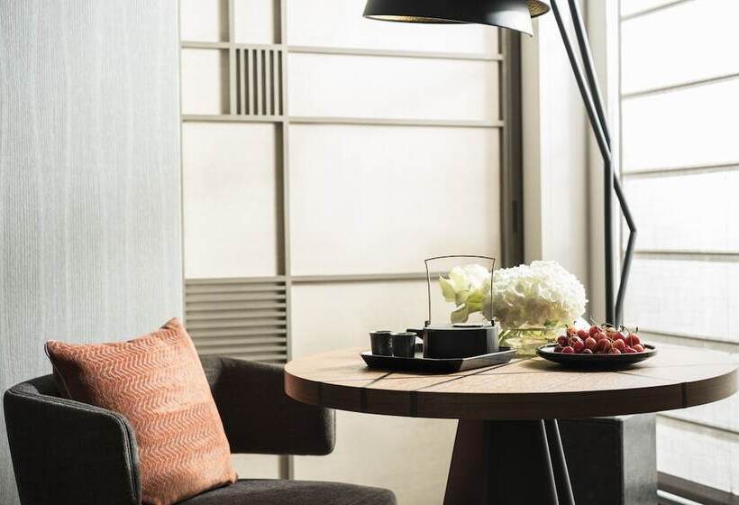 Люкс Вид на Сад, Four Seasons Hotel Tokyo At Otemachi