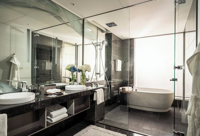 Номер Deluxe Вид на Сад, Four Seasons Hotel Tokyo At Otemachi