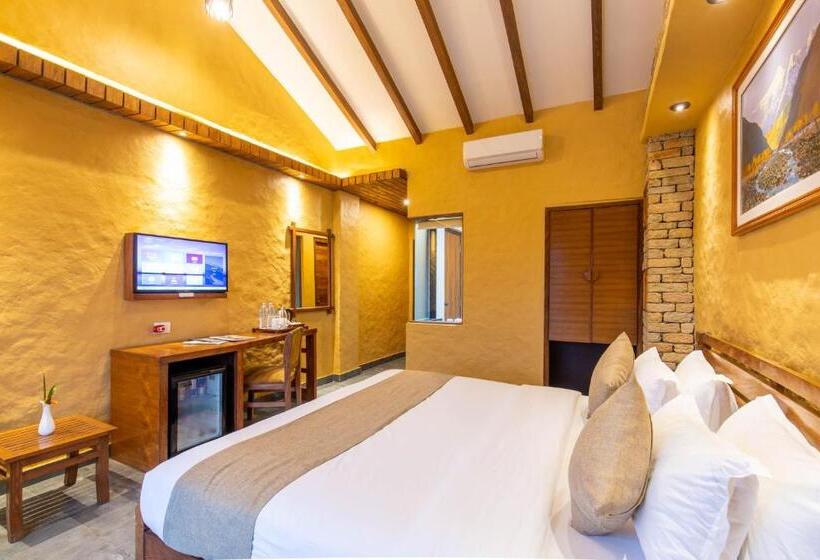 Superior room with lake view, Bar Peepal Resort