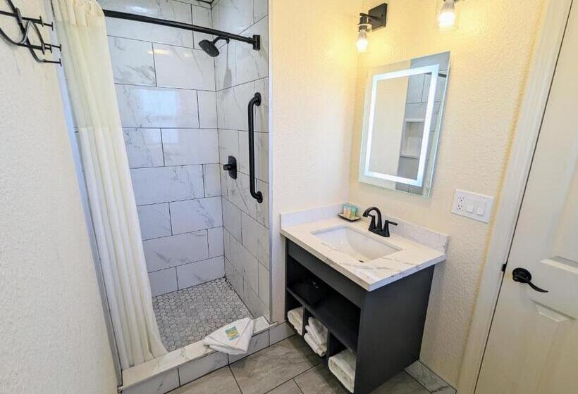 Номер Superior, Clarion  Collection Wilkie S Inn Pacific Grove  Monterey
