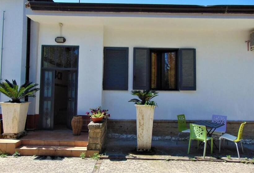 Четырехместный Номер Стандарт Вид на Сад, Casale Rurale