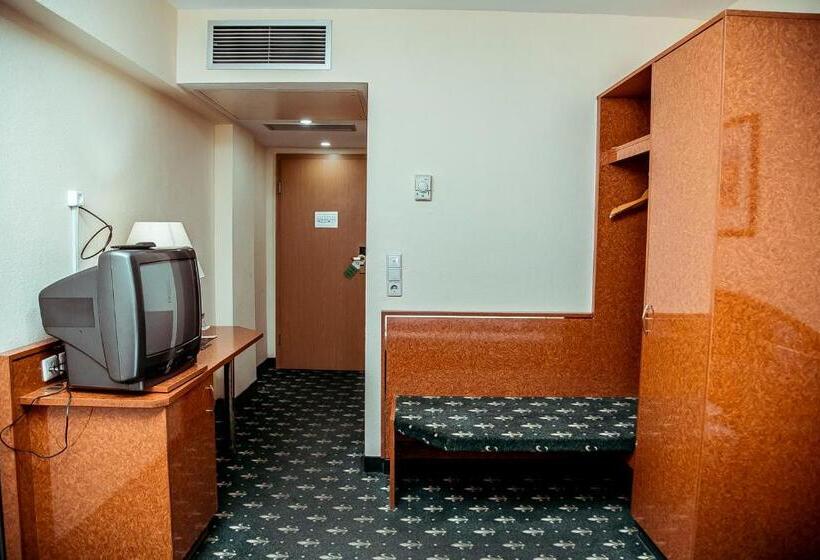 Quarto standart individual, Shodlik Palace