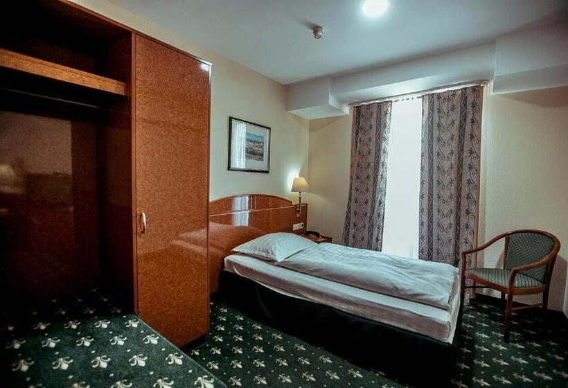Quarto standart individual, Shodlik Palace