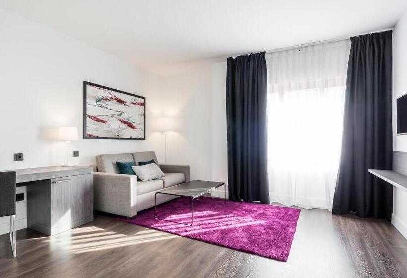 Четырехместный Номер Стандарт, Ilunion Suites Madrid