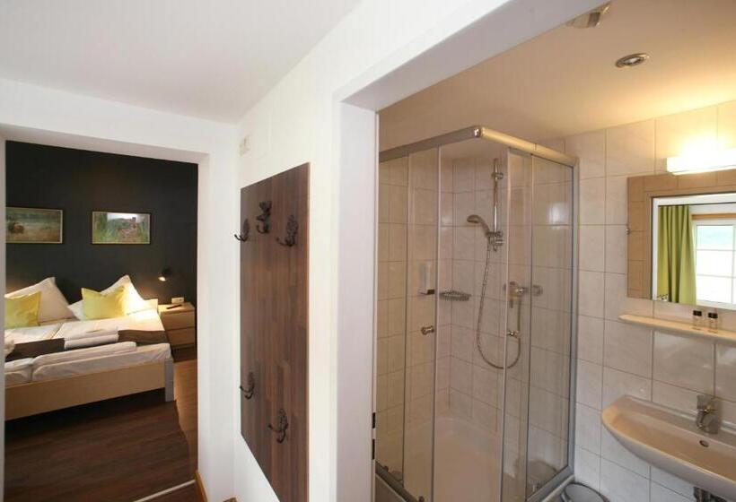 سوئیت جونیور با چشم‌انداز کوهستان, Seehotel Sissi