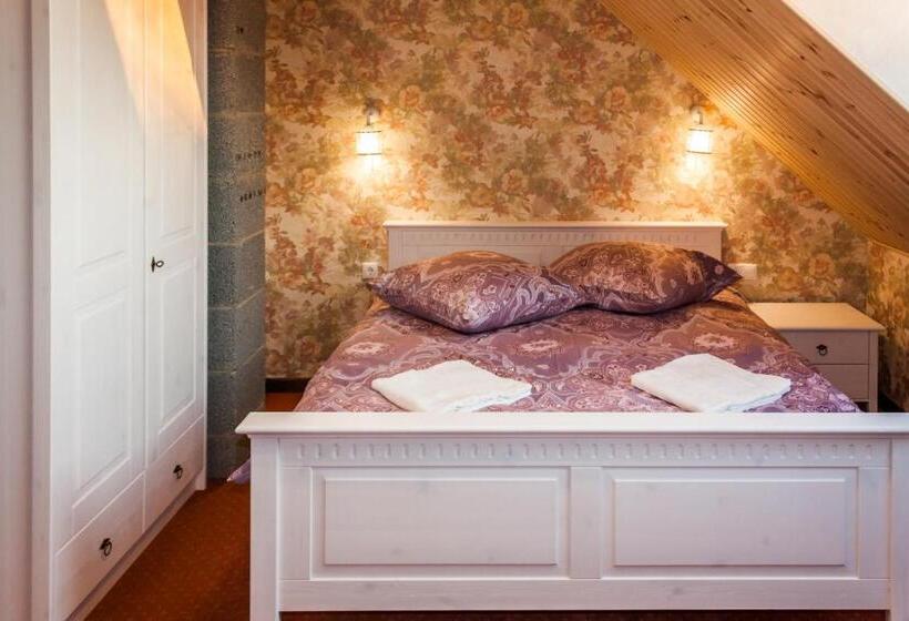 اتاق استاندارد چهارنفره با سرویس بهداشتی مشترک, Sunny Beaver B&b