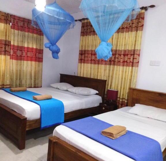 اتاق استاندارد سه تخته با بالکن, Pub Ceylon Hostel
