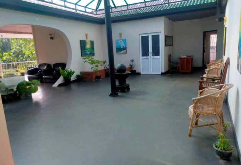 اتاق استاندارد سه تخته با بالکن, Pub Ceylon Hostel